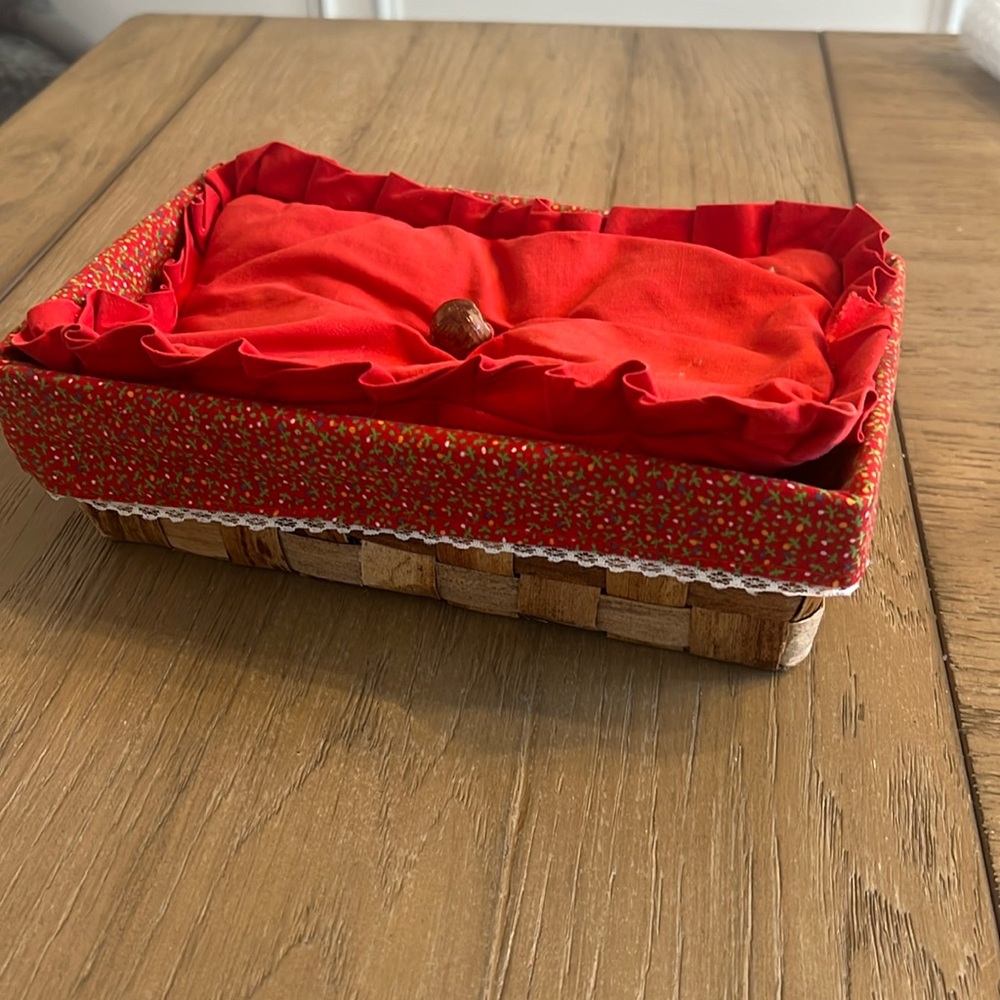 Vintage woven bread basket with cloth lining and cover for your farmhouse home